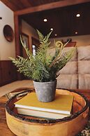 Sojourner's Lodge & Log Cabin Suites