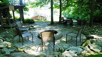 Sojourner's Lodge & Log Cabin Suites