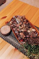 Sojourner's Lodge & Log Cabin Suites