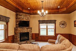 Sojourner's Lodge & Log Cabin Suites
