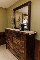 Sojourner's Lodge & Log Cabin Suites