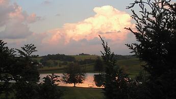 Sojourner's Lodge & Log Cabin Suites