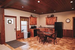 Sojourner's Lodge & Log Cabin Suites