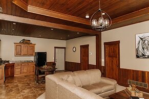 Sojourner's Lodge & Log Cabin Suites