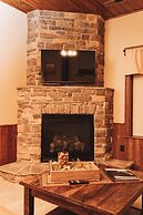 Sojourner's Lodge & Log Cabin Suites