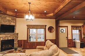 Sojourner's Lodge & Log Cabin Suites