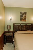 Sojourner's Lodge & Log Cabin Suites