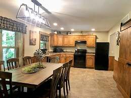 Sojourner's Lodge & Log Cabin Suites