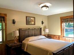 Sojourner's Lodge & Log Cabin Suites