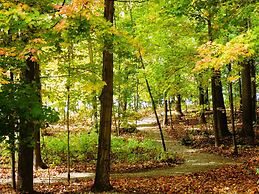 Sojourner's Lodge & Log Cabin Suites