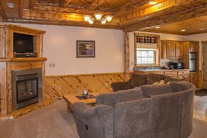 Sojourner's Lodge & Log Cabin Suites