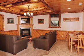 Sojourner's Lodge & Log Cabin Suites
