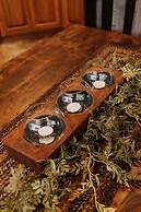 Sojourner's Lodge & Log Cabin Suites