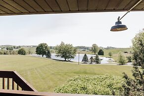 Sojourner's Lodge & Log Cabin Suites