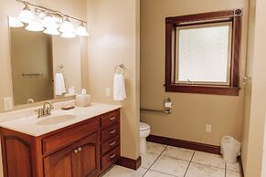 Sojourner's Lodge & Log Cabin Suites