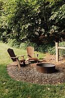 Sojourner's Lodge & Log Cabin Suites