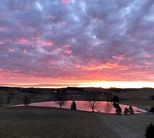 Sojourner's Lodge & Log Cabin Suites