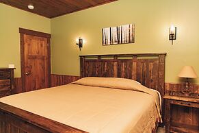 Sojourner's Lodge & Log Cabin Suites