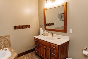 Sojourner's Lodge & Log Cabin Suites