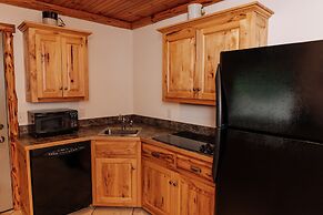 Sojourner's Lodge & Log Cabin Suites