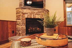 Sojourner's Lodge & Log Cabin Suites