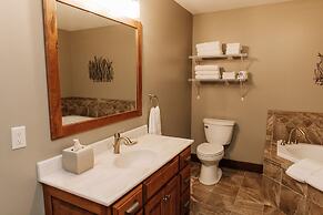 Sojourner's Lodge & Log Cabin Suites