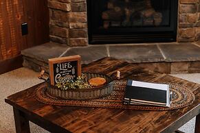 Sojourner's Lodge & Log Cabin Suites