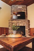 Sojourner's Lodge & Log Cabin Suites