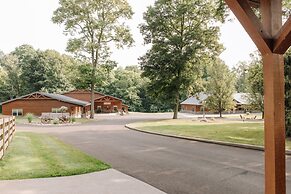 Sojourner's Lodge & Log Cabin Suites