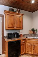 Sojourner's Lodge & Log Cabin Suites