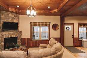 Sojourner's Lodge & Log Cabin Suites