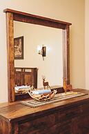 Sojourner's Lodge & Log Cabin Suites