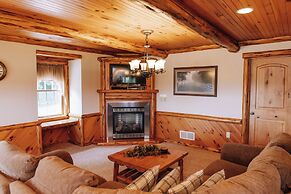 Sojourner's Lodge & Log Cabin Suites