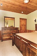 Sojourner's Lodge & Log Cabin Suites