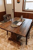 Sojourner's Lodge & Log Cabin Suites