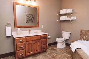 Sojourner's Lodge & Log Cabin Suites