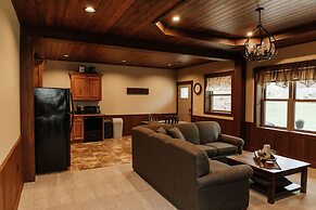 Sojourner's Lodge & Log Cabin Suites