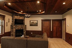 Sojourner's Lodge & Log Cabin Suites