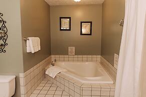 Sojourner's Lodge & Log Cabin Suites