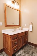 Sojourner's Lodge & Log Cabin Suites