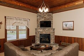 Sojourner's Lodge & Log Cabin Suites
