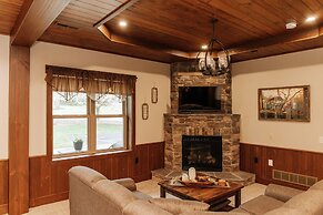 Sojourner's Lodge & Log Cabin Suites