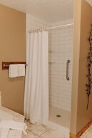 Sojourner's Lodge & Log Cabin Suites