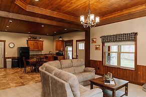 Sojourner's Lodge & Log Cabin Suites