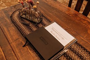 Sojourner's Lodge & Log Cabin Suites