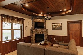 Sojourner's Lodge & Log Cabin Suites