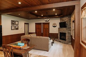 Sojourner's Lodge & Log Cabin Suites