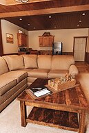 Sojourner's Lodge & Log Cabin Suites