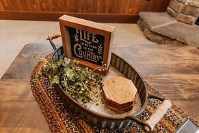 Sojourner's Lodge & Log Cabin Suites