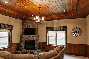 Sojourner's Lodge & Log Cabin Suites
